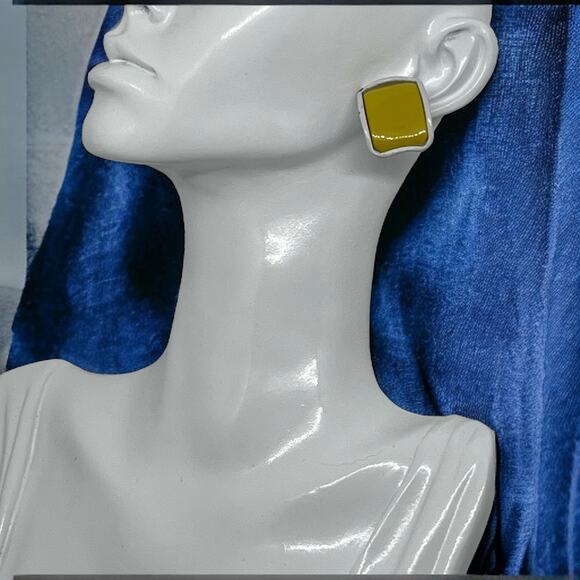 Vintage 70s Yellow & White Metal Rectangular Earrings – 1" x 0.5" Good Condition - Picture 1 of 4